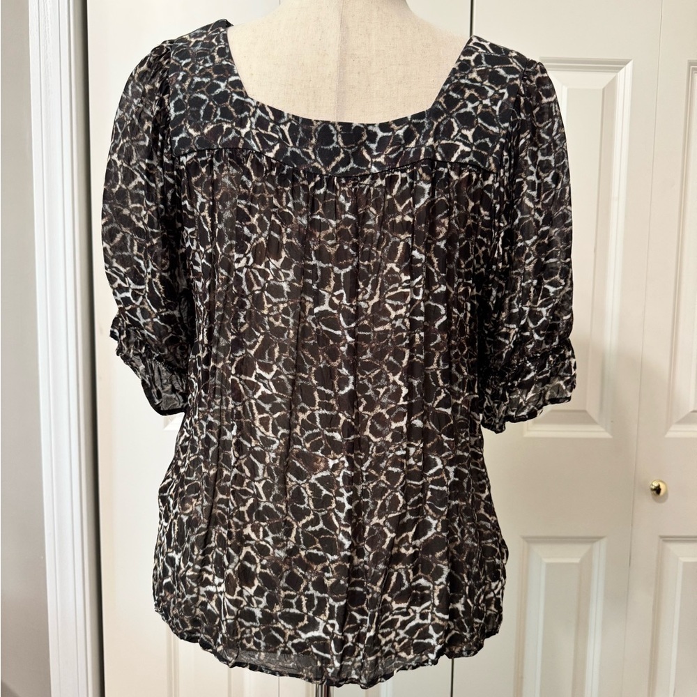 Karen Kane EUC❤️ Black and Cream Abstract Print Blouse